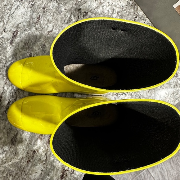 Womens UGG Bundle - Slippers, Boot, & Rainboot - Picture 8 of 9